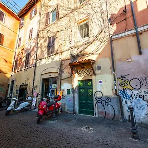 https://san-calisto-10.it-romehotels.com