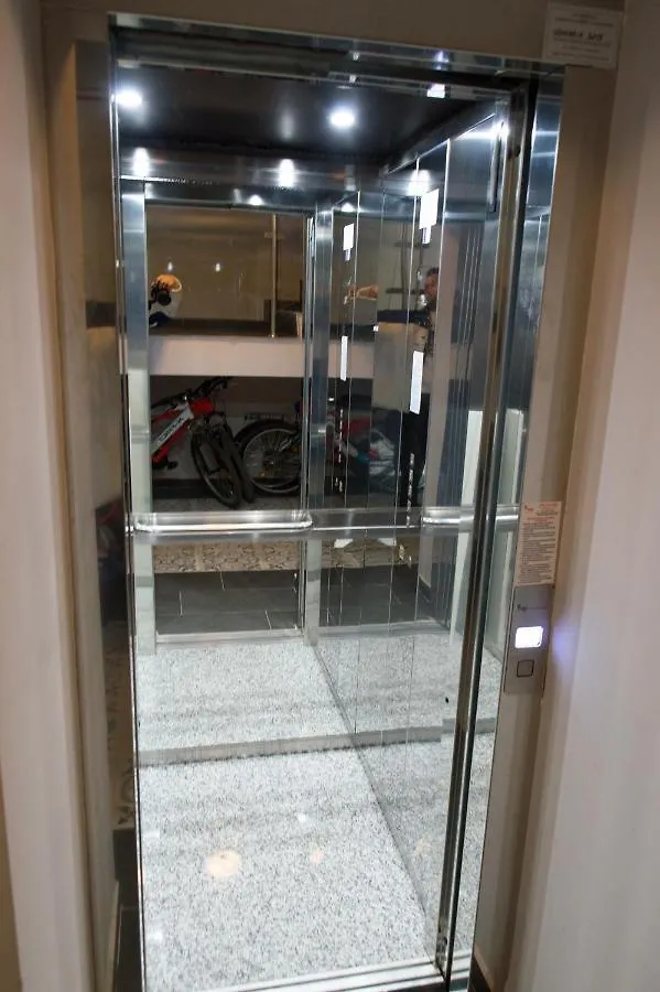 Airport Residence - Apartment Across From Otopeni Airport 0*,